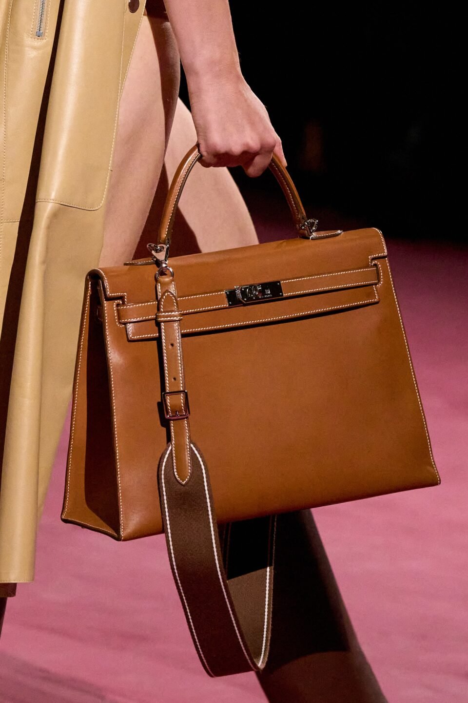 Hermès Spring 2025 Ready-to-Wear Collection ARTBURO